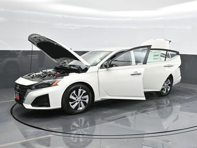 Used 2025 Nissan Altima 2.5 S FWD image 48
