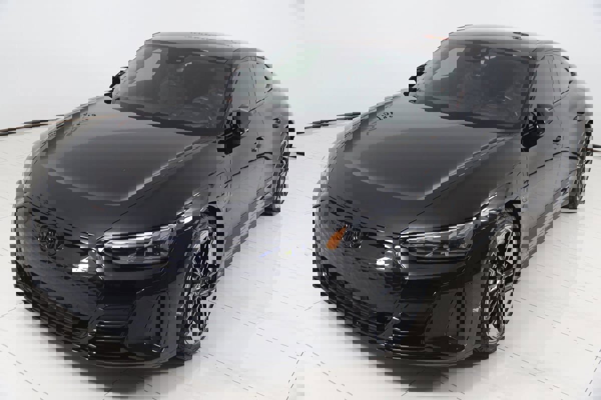 Used 2024 Audi RS e-tron GT w/ Carbon Performance Package image 33