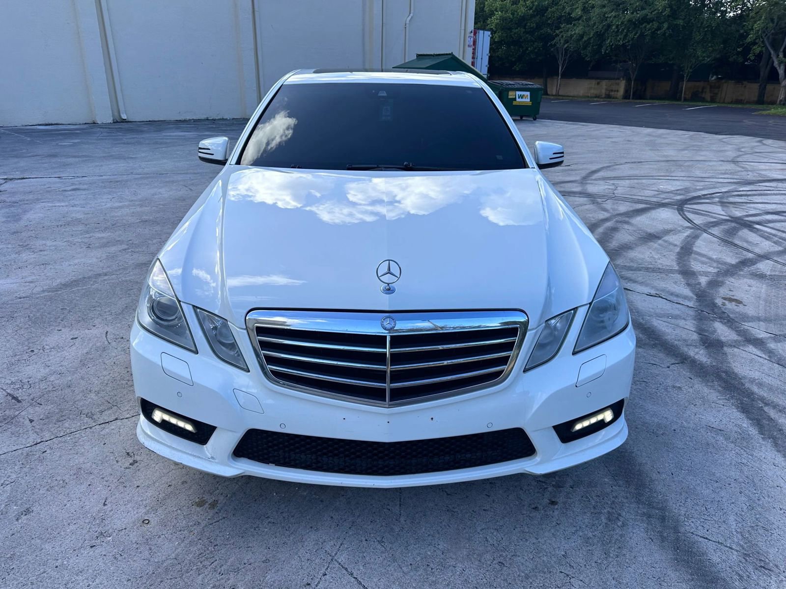 Used 2010 Mercedes-Benz E 550 4MATIC Sedan image 2