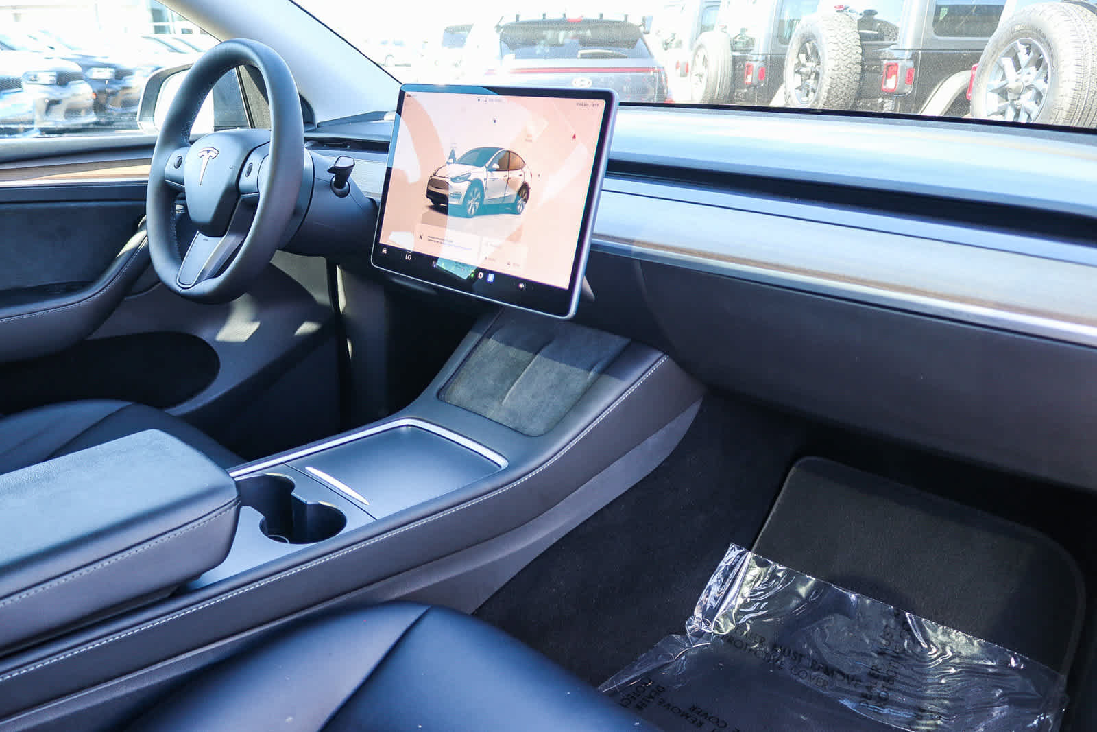 Used 2023 Tesla Model Y 2WD image 14