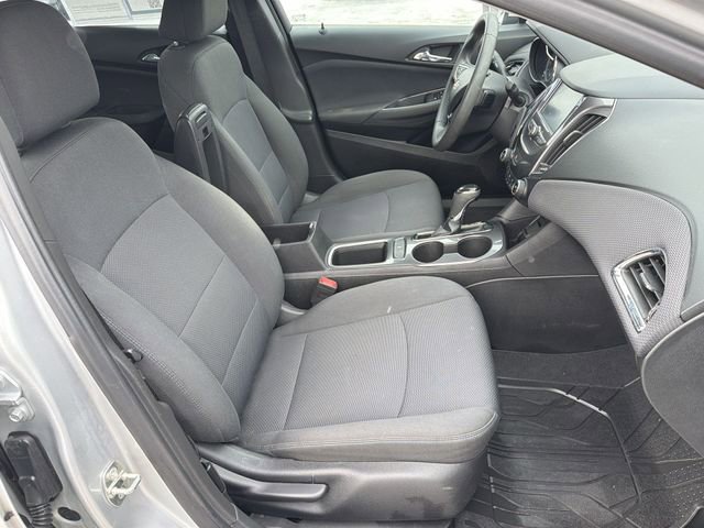 Used 2018 Chevrolet Cruze LT w/ Convenience Package image 25