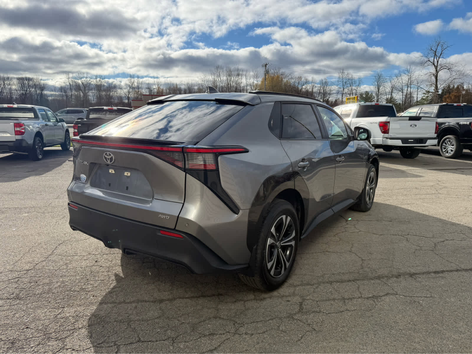 Used 2023 Toyota bZ4X XLE image 5