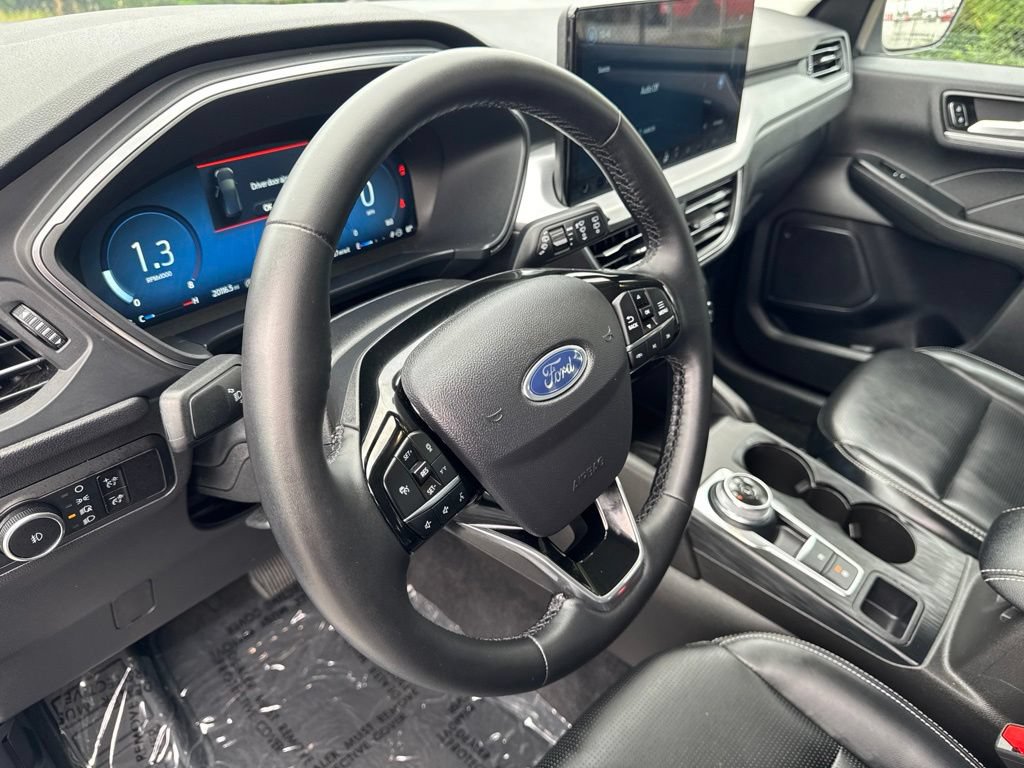 Used 2025 Ford Escape Platinum AWD/4WD image 9