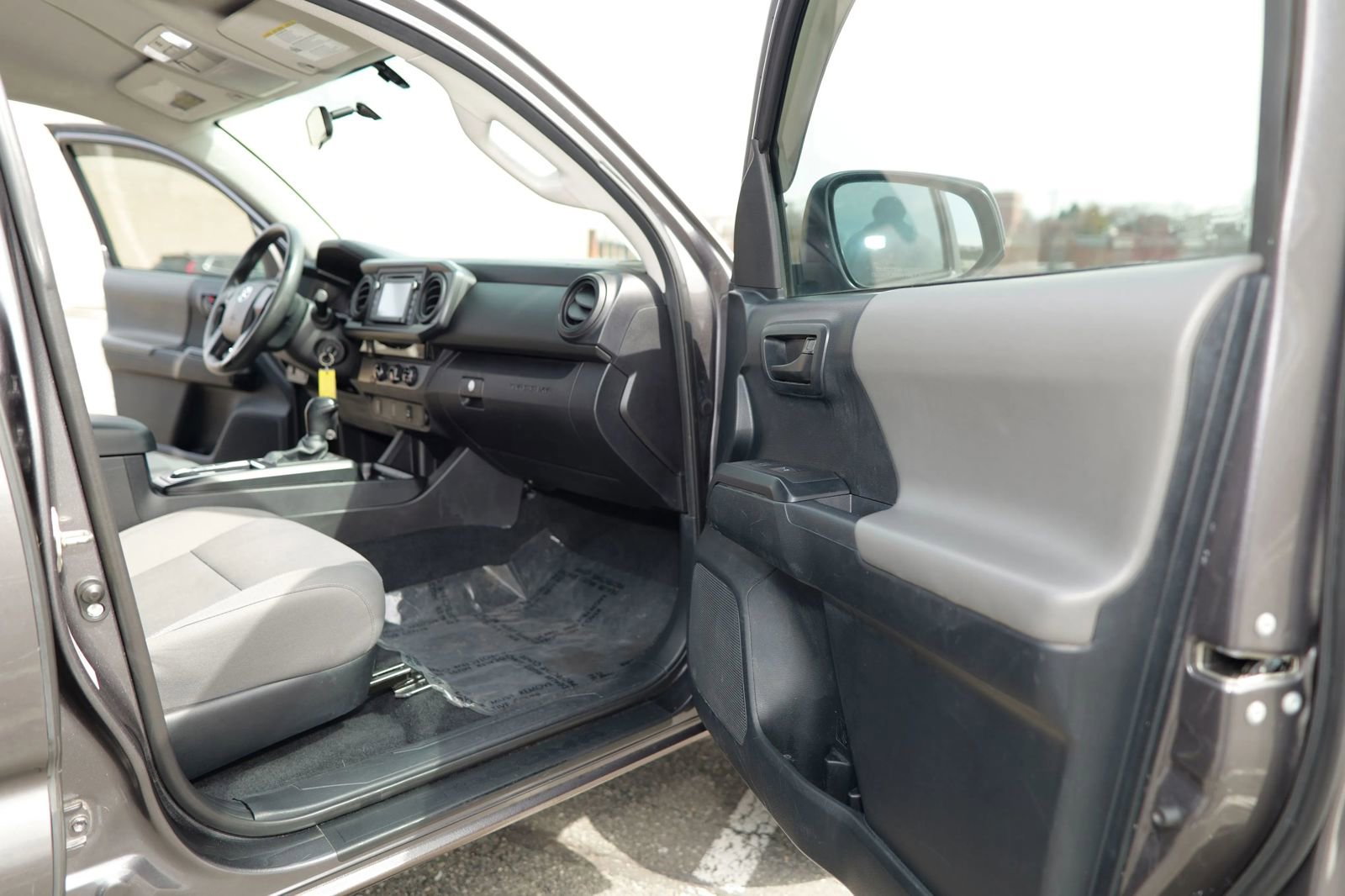 Used 2016 Toyota Tacoma SR RWD image 23