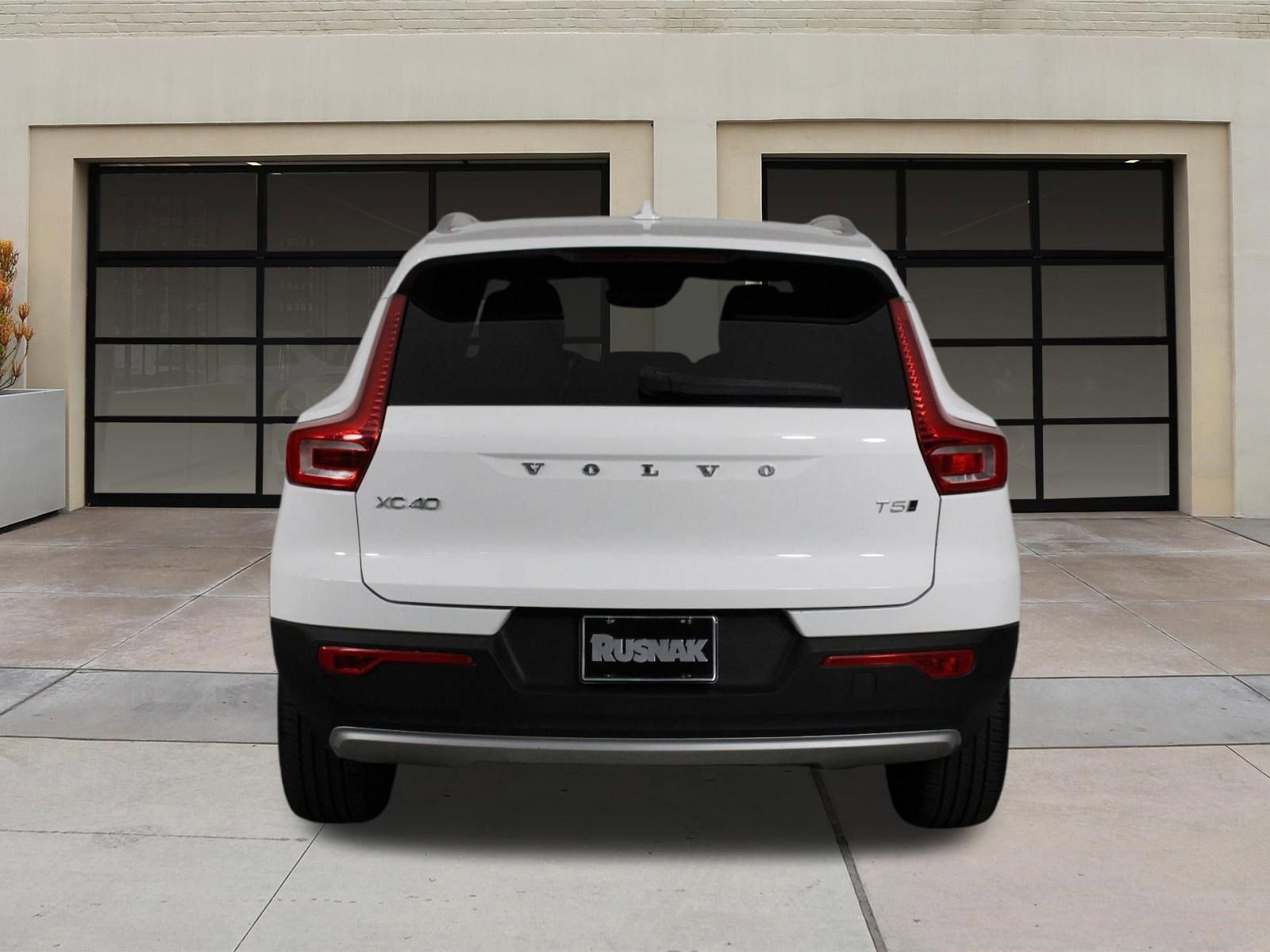 Used 2019 Volvo XC40 T5 Momentum image 5