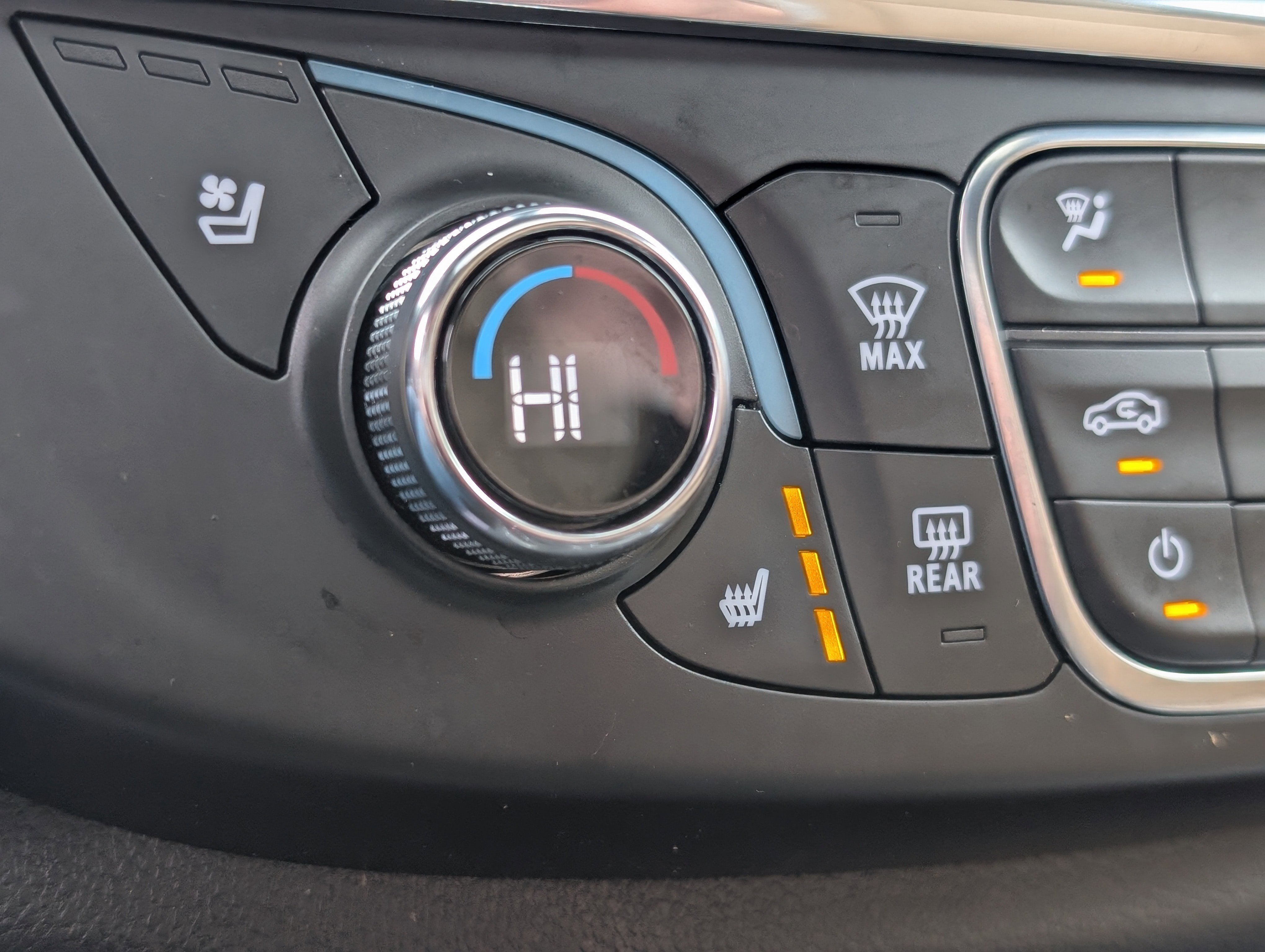 Used 2023 Chevrolet Traverse Premier image 4