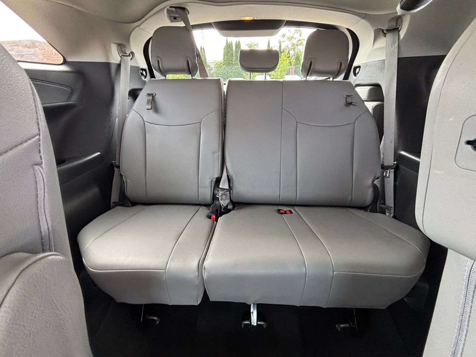 Used 2025 Toyota Sienna XLE FWD image 29
