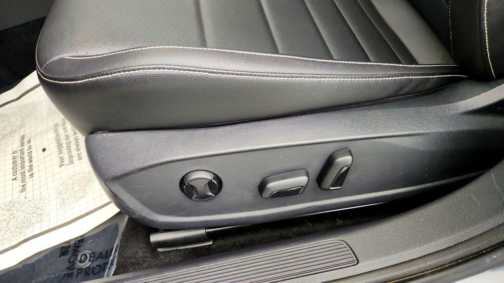 Used 2023 Volkswagen Jetta SE w/ Panoramic Sunroof Package FWD image 8