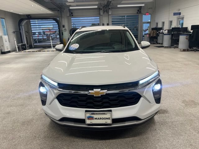 New 2026 Chevrolet Trax LT w/ Driver Confidence Package FWD image 2
