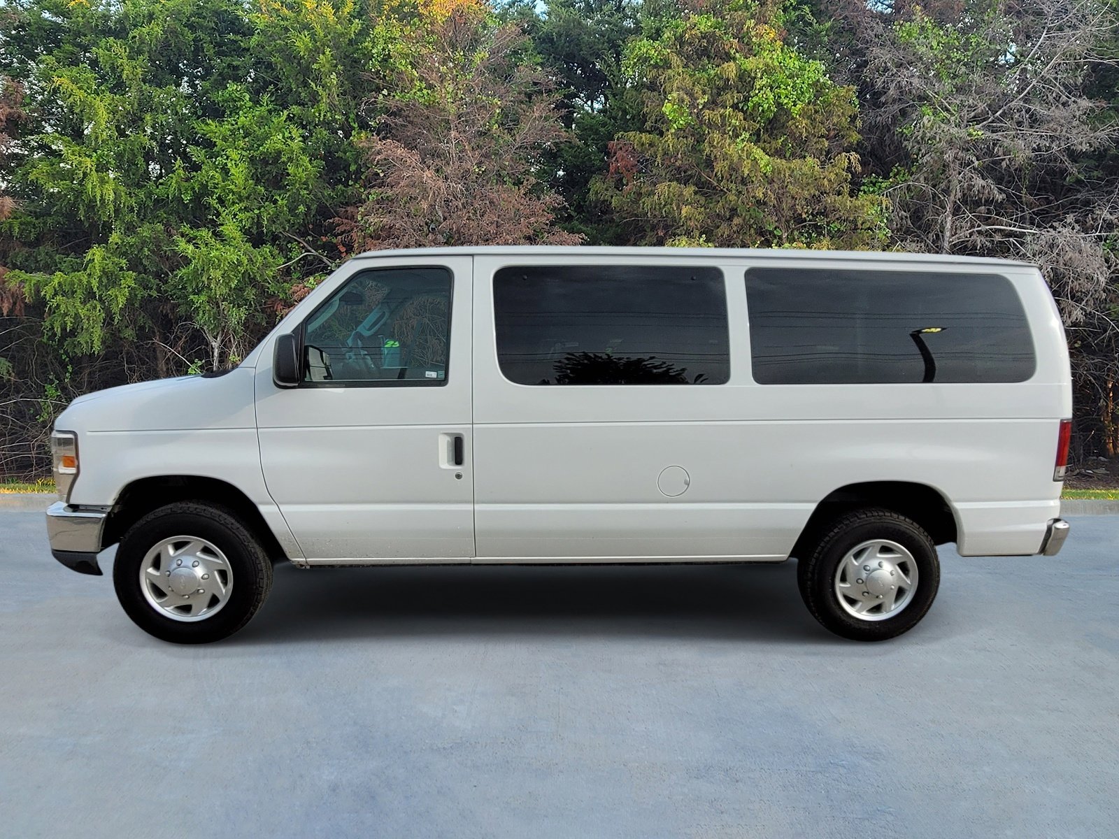 Used 2011 Ford E-350 and Econoline 350 XLT image 21