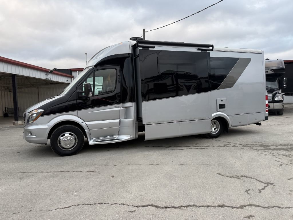 Used 2017 Mercedes-Benz Sprinter 3500 image 30