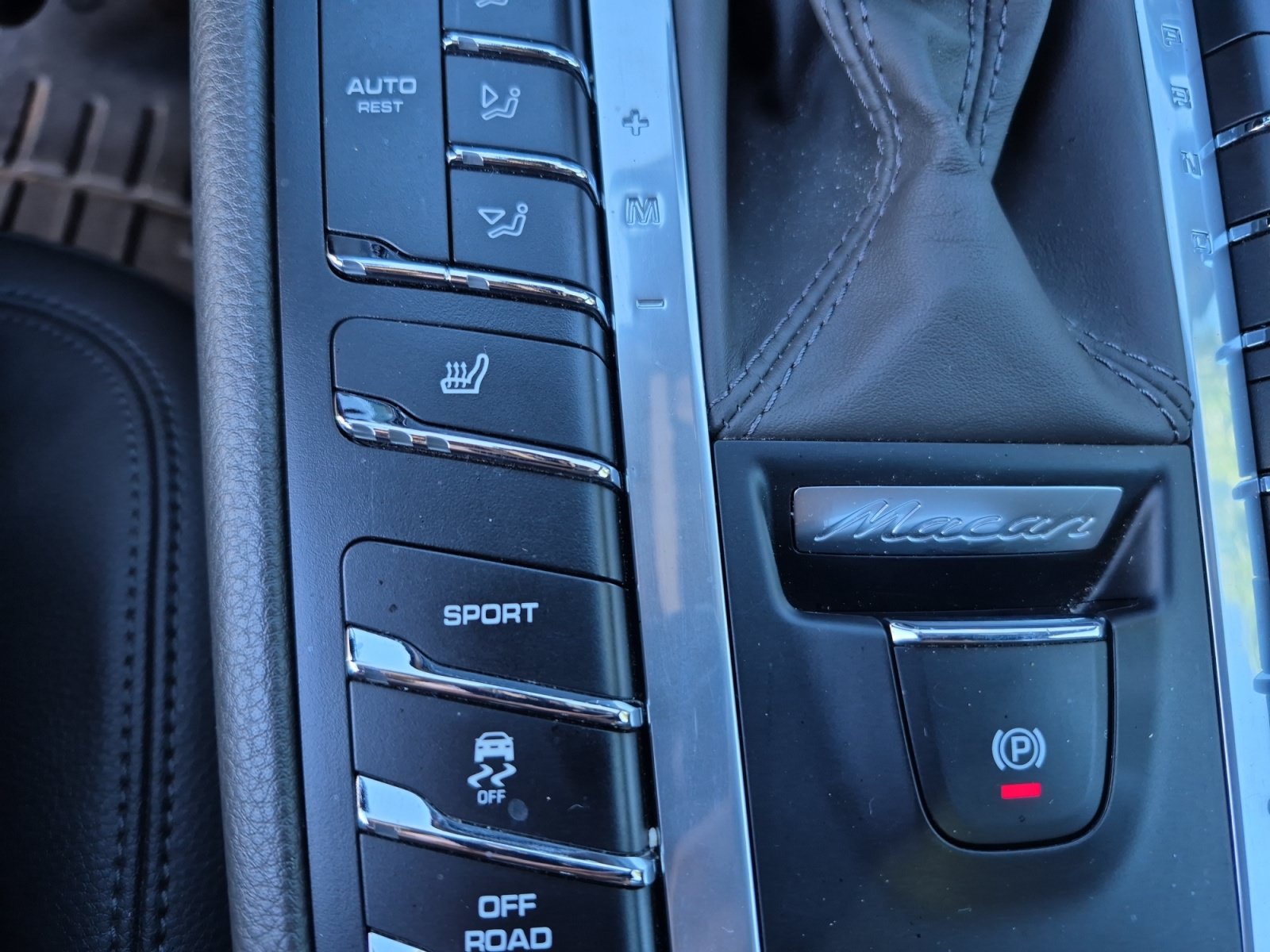 Used 2021 Porsche Macan AWD/4WD image 32