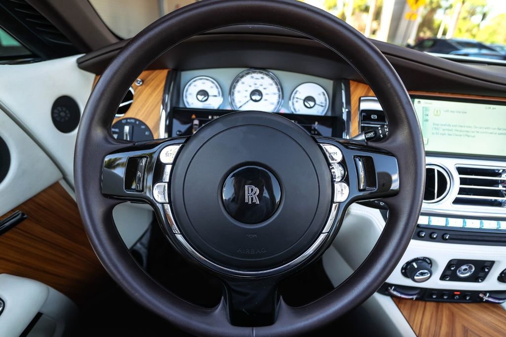 Used 2016 Rolls-Royce Dawn image 33