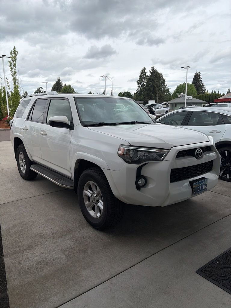 Certified 2018 Toyota 4Runner SR5 AWD/4WD image 2