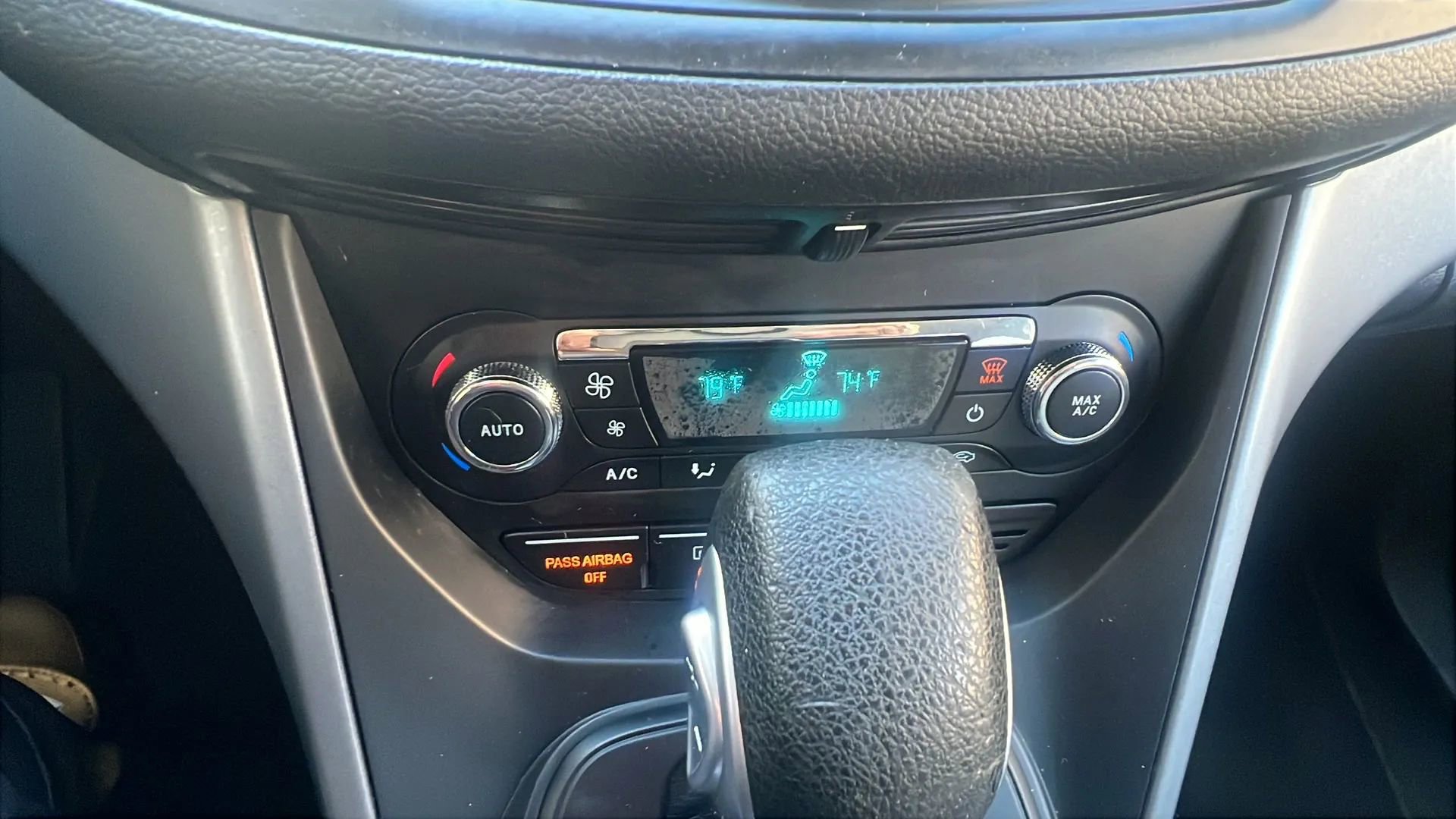 Used 2015 Ford Escape SE w/ Equipment Group 201A image 19