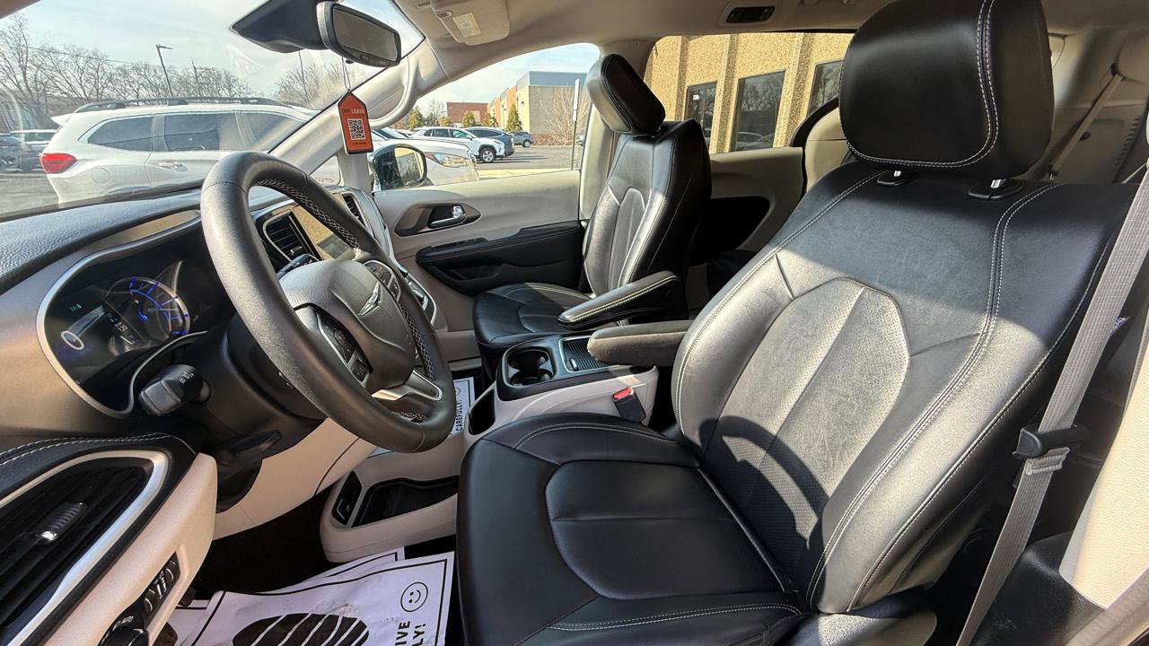 Used 2024 Chrysler Pacifica Select FWD image 10