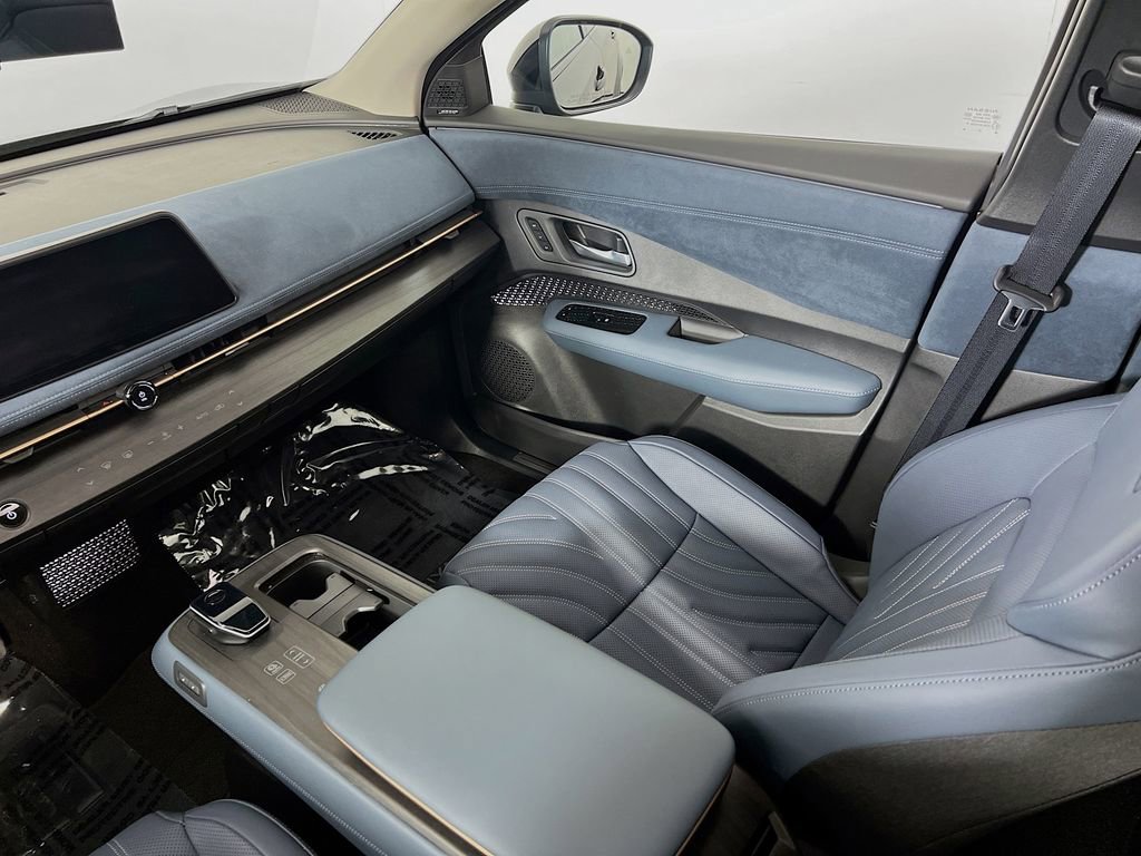 Used 2025 Nissan Ariya Platinum image 24