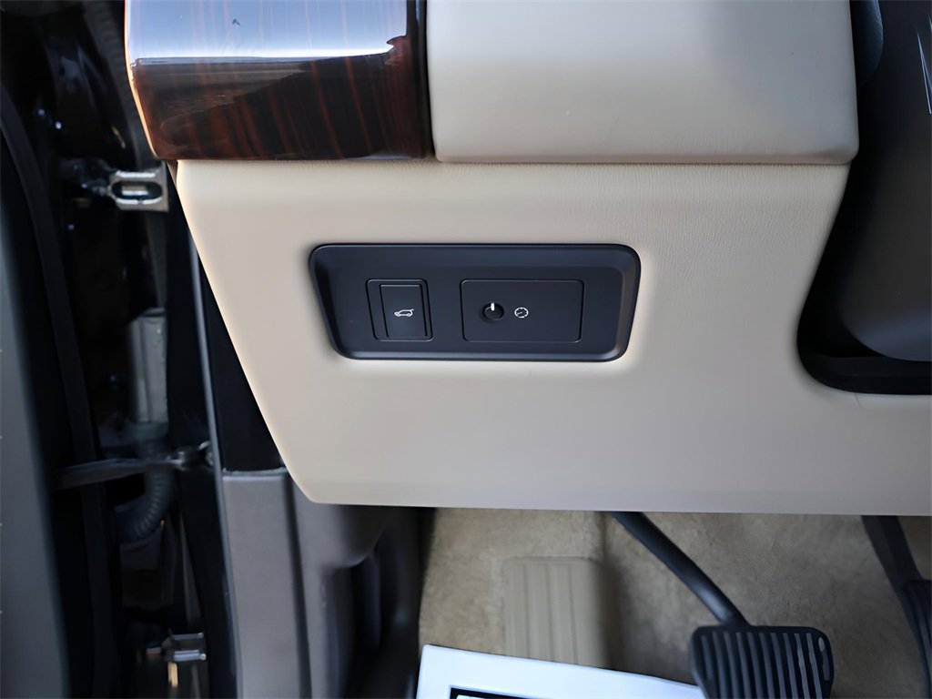 Used 2016 Land Rover Range Rover HSE image 35