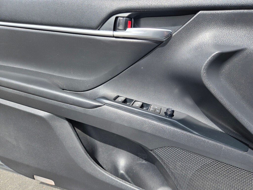 Used 2019 Toyota Camry LE w/ Convenience Package FWD image 22