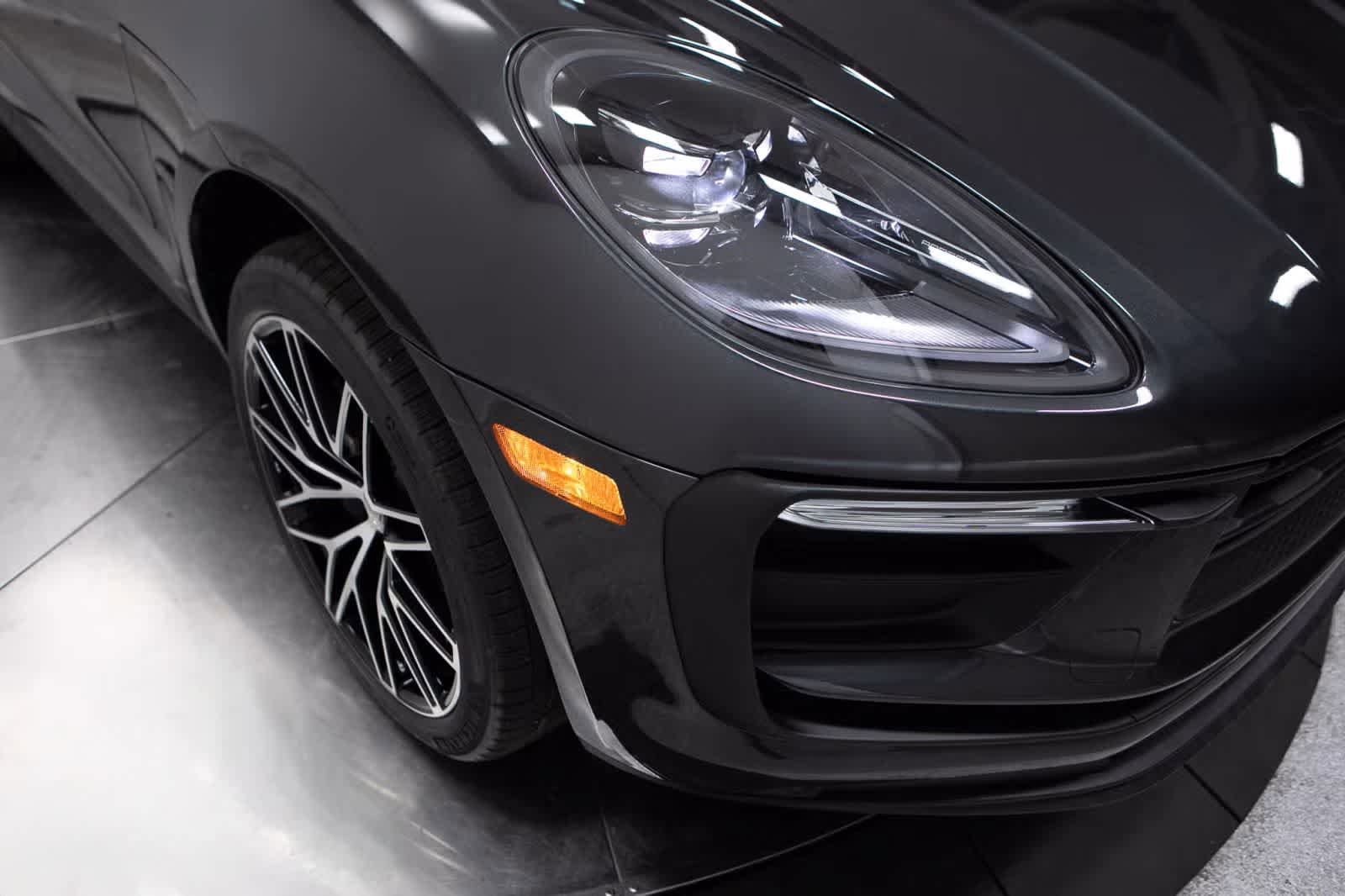 Certified 2026 Porsche Macan AWD/4WD image 12