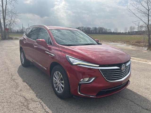 Used 2023 Buick Enclave Essence image 2