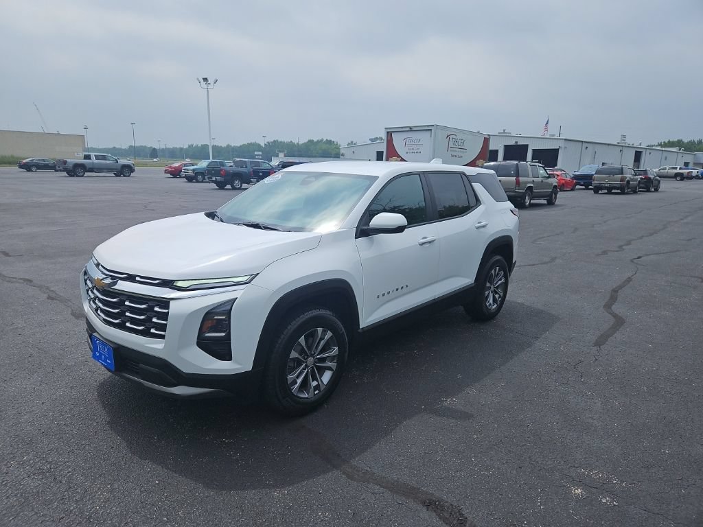 Used 2025 Chevrolet Equinox LT AWD/4WD image 3