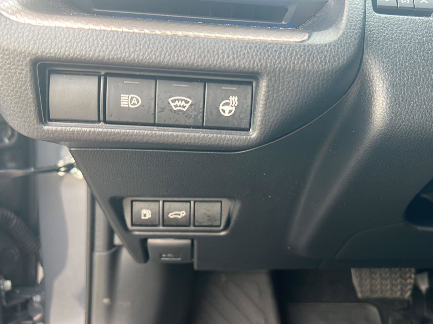 Used 2024 Toyota Prius Limited FWD image 19