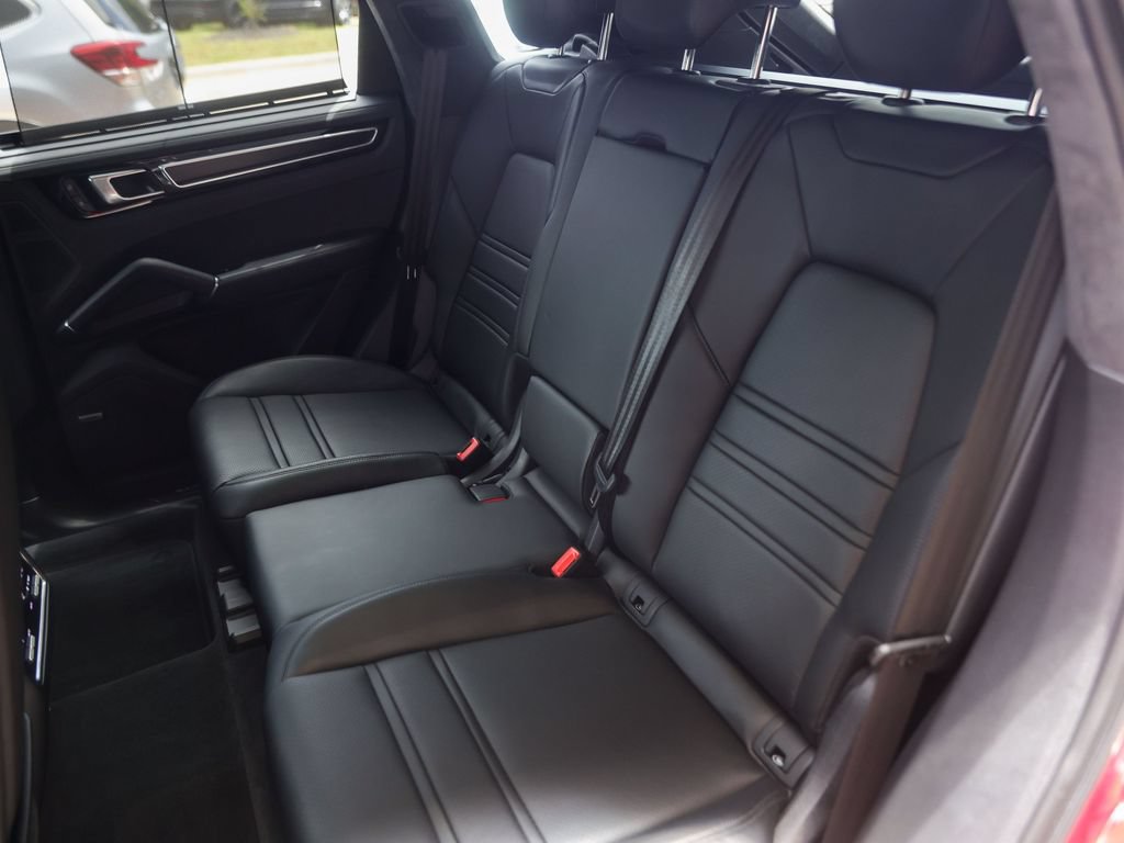 Certified 2023 Porsche Cayenne GTS AWD/4WD image 33