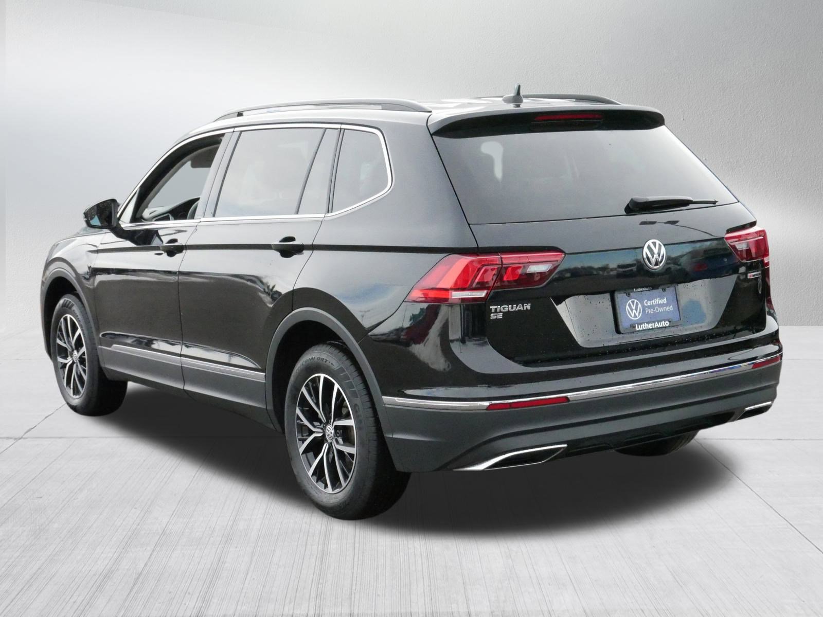 Used 2021 Volkswagen Tiguan SE w/ Panoramic Sunroof Package image 5