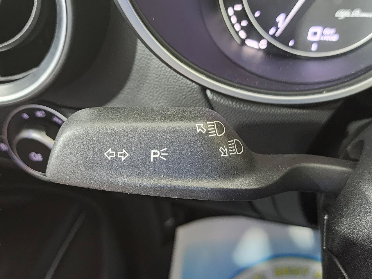 Used 2018 Alfa Romeo Stelvio AWD image 11