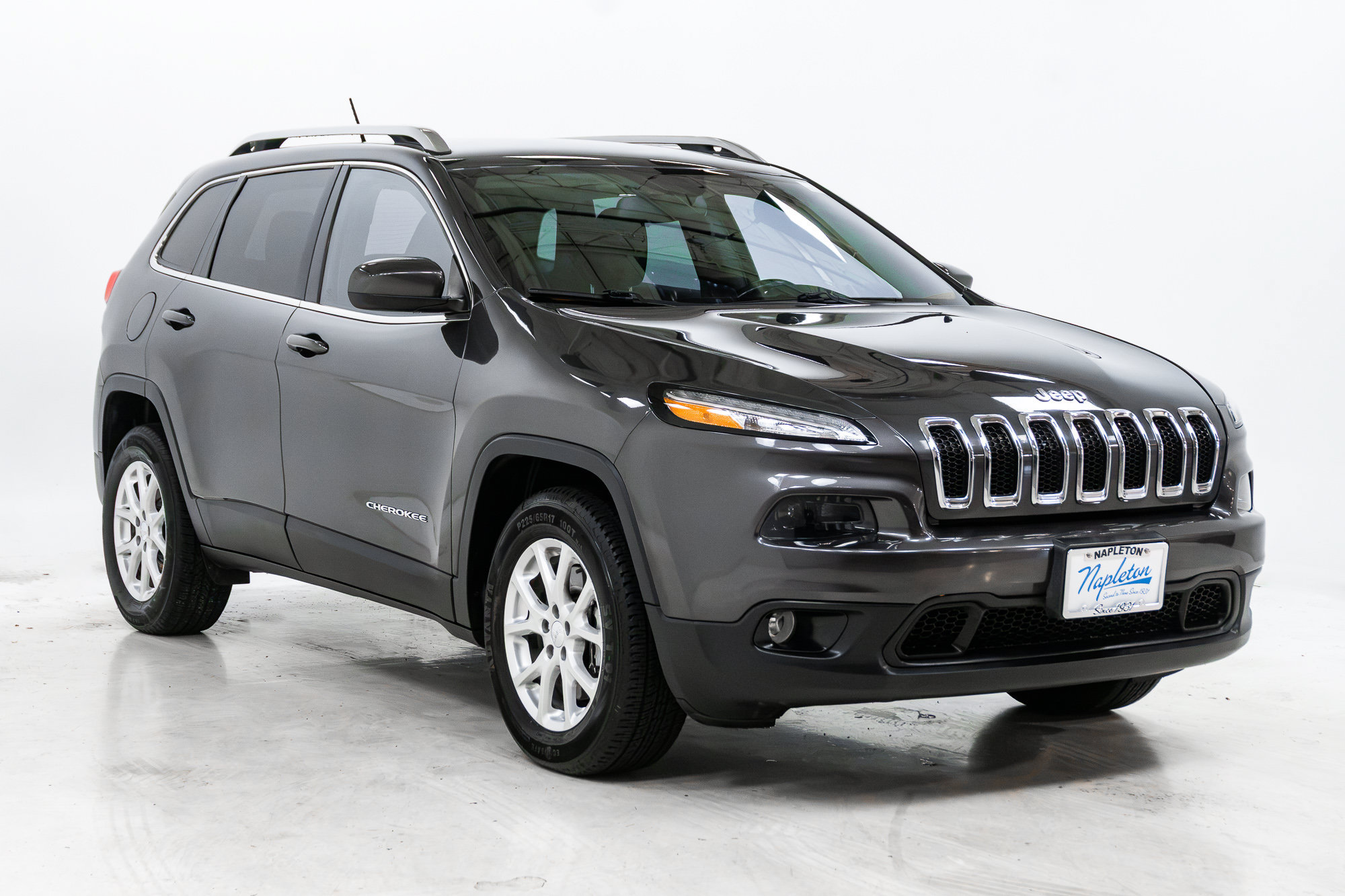 Used 2015 Jeep Cherokee Latitude w/ Cold Weather Group AWD/4WD image 7