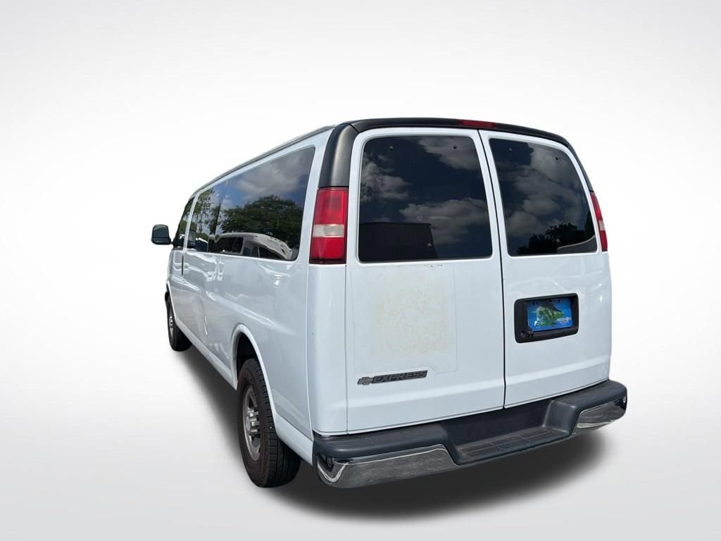 Used 2018 Chevrolet Express 3500 LT w/ LT Preferred Equipment Group RWD image 6
