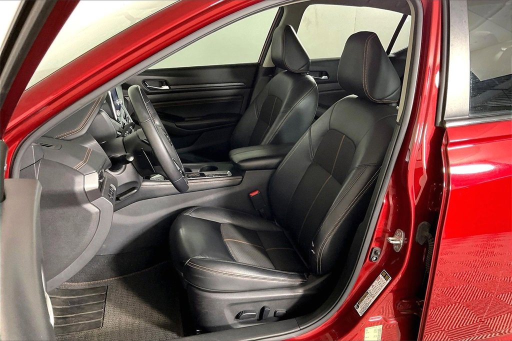 Used 2021 Nissan Altima 2.5 SR w/ SR Premium Package image 24