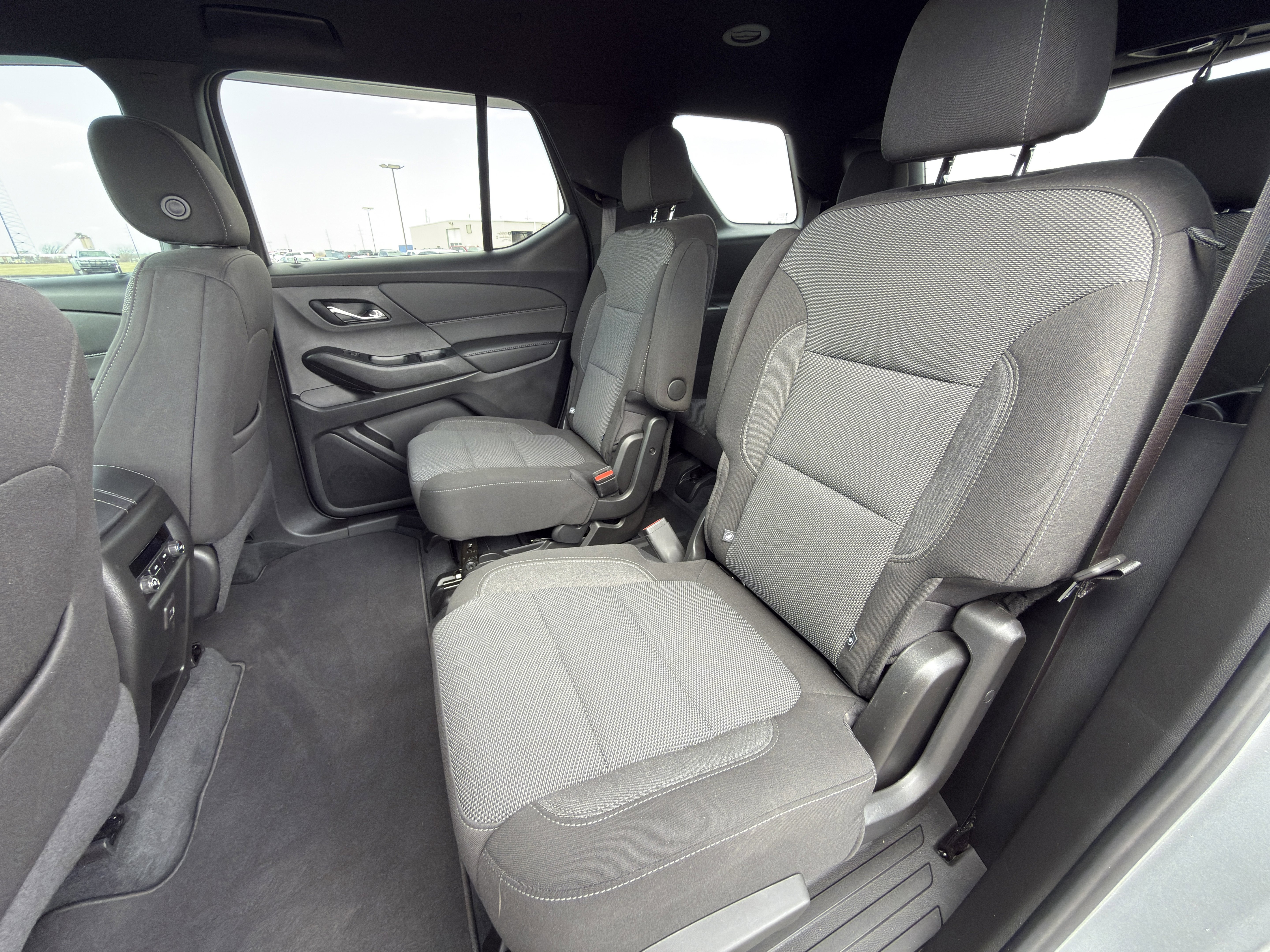 Used 2023 Chevrolet Traverse LT image 13
