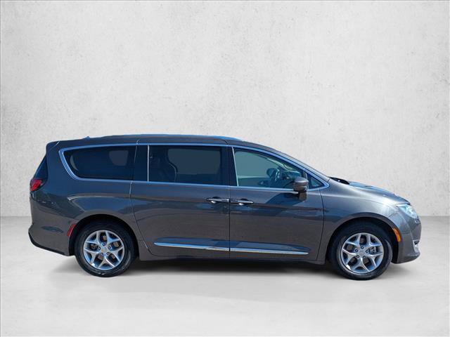 Used 2019 Chrysler Pacifica Touring-L Plus FWD image 4
