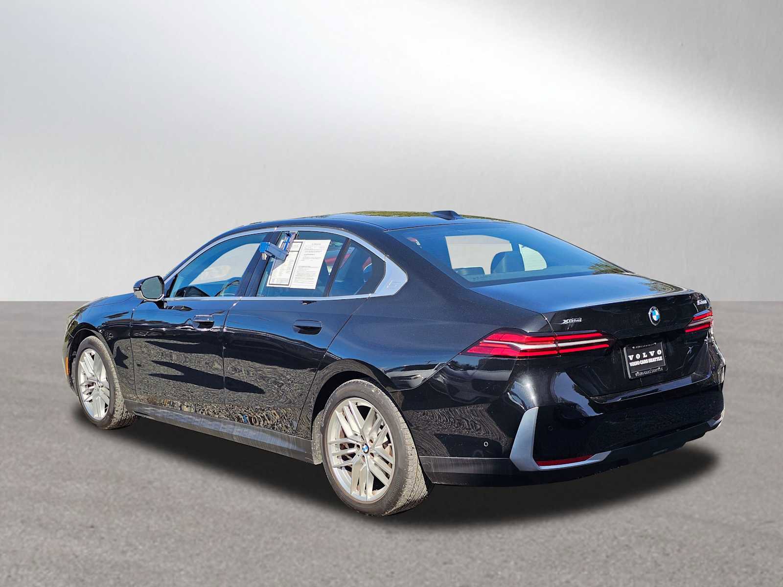 Used 2025 BMW 530i xDrive AWD/4WD image 5