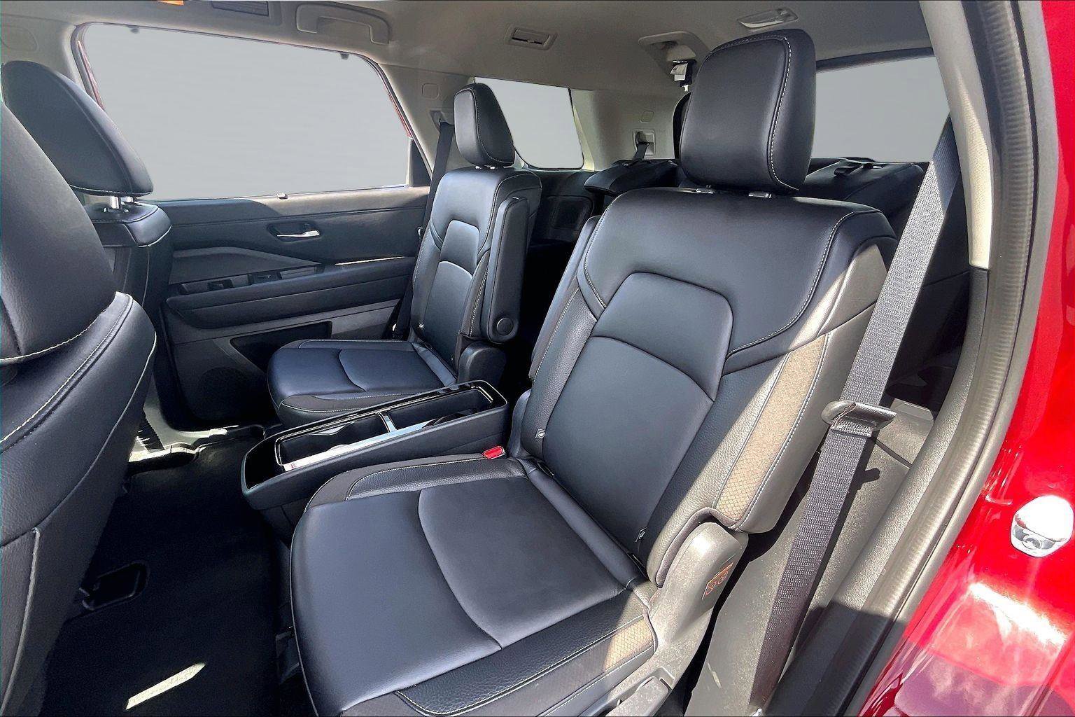 Certified 2024 Nissan Pathfinder SL w/ SL Premium Package FWD image 27