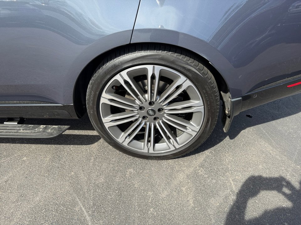 Used 2024 Land Rover Range Rover Long Wheelbase SE image 22