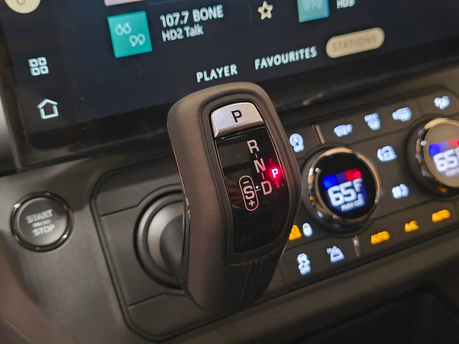 New 2026 Land Rover Defender 110 OCTA AWD/4WD image 35