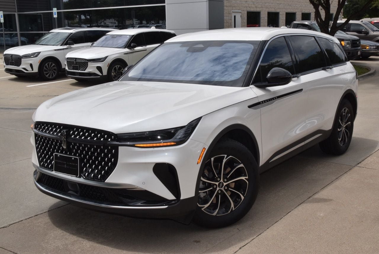 New 2026 Lincoln Nautilus Premier AWD/4WD image 12