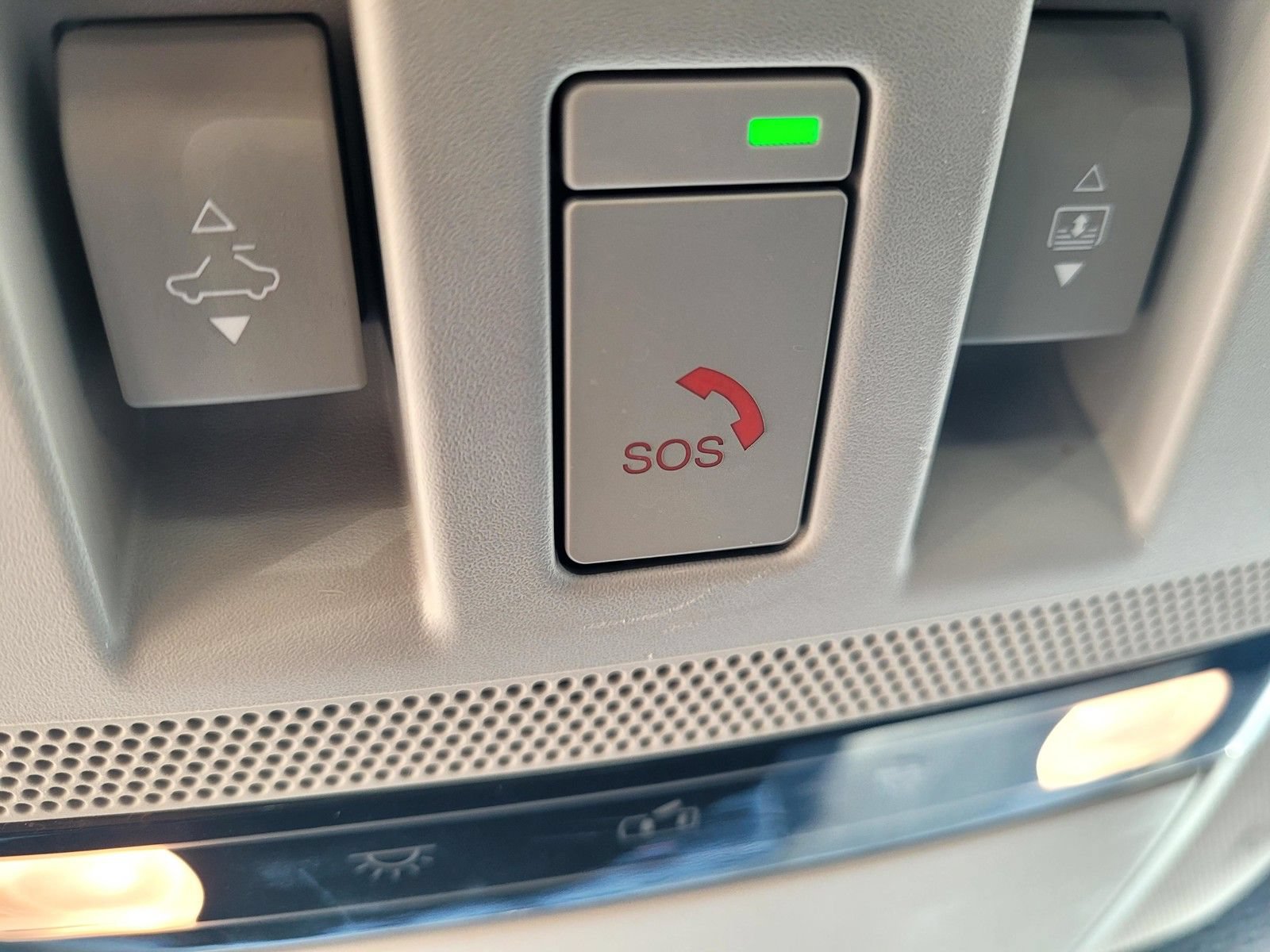 Used 2023 Nissan Ariya FWD image 30