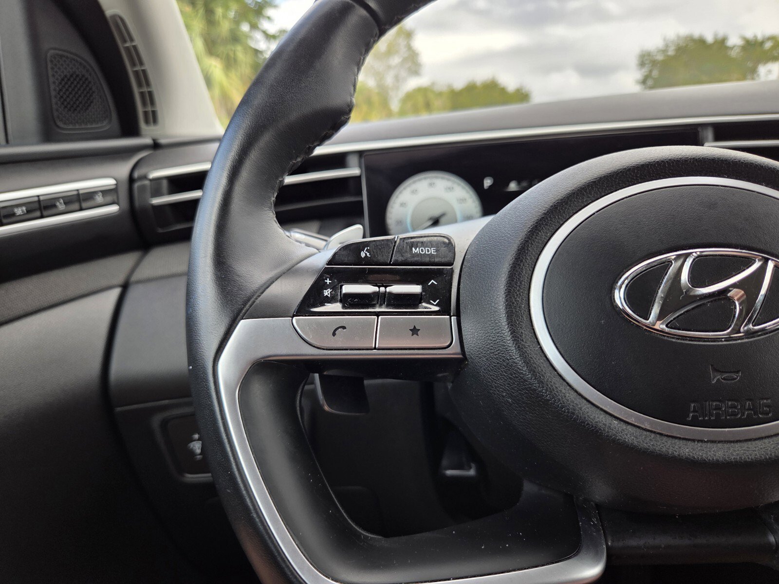 Used 2022 Hyundai Tucson Limited image 16