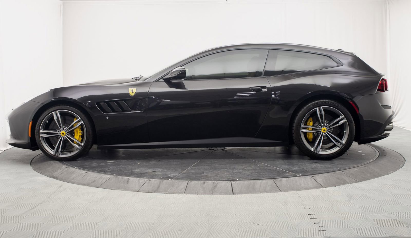 Used 2018 Ferrari GTC4Lusso AWD/4WD image 6
