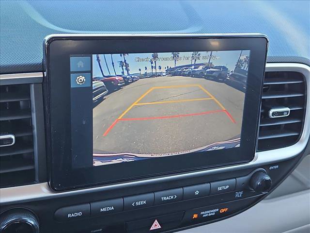 Certified 2025 Hyundai Venue SEL image 18