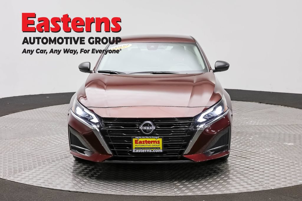 Used 2025 Nissan Altima 2.5 SV AWD/4WD image 2
