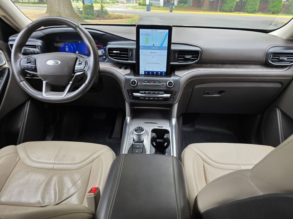 Used 2020 Ford Explorer Platinum w/ Premium Technology Package image 17