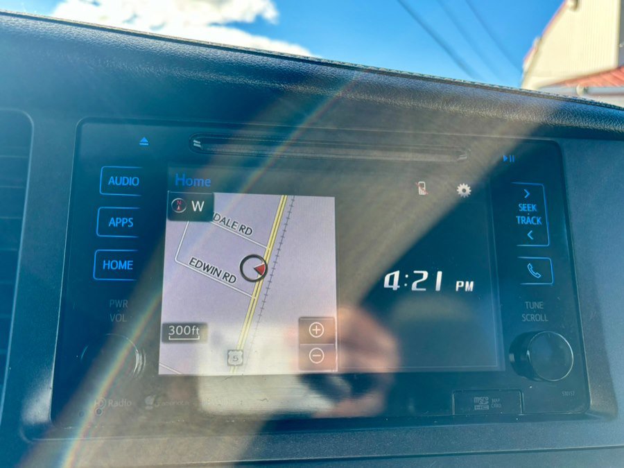 Used 2017 Toyota Sienna XLE w/ XLE Navigation Package image 21