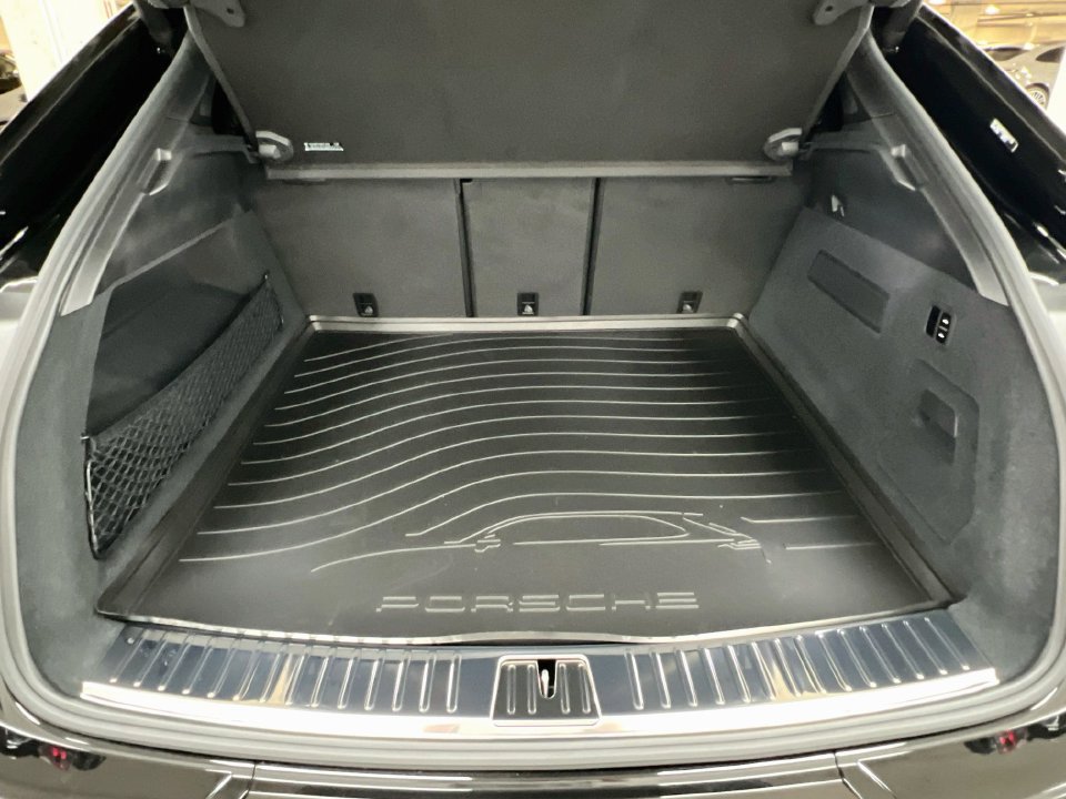 Certified 2025 Porsche Cayenne GTS AWD/4WD image 28