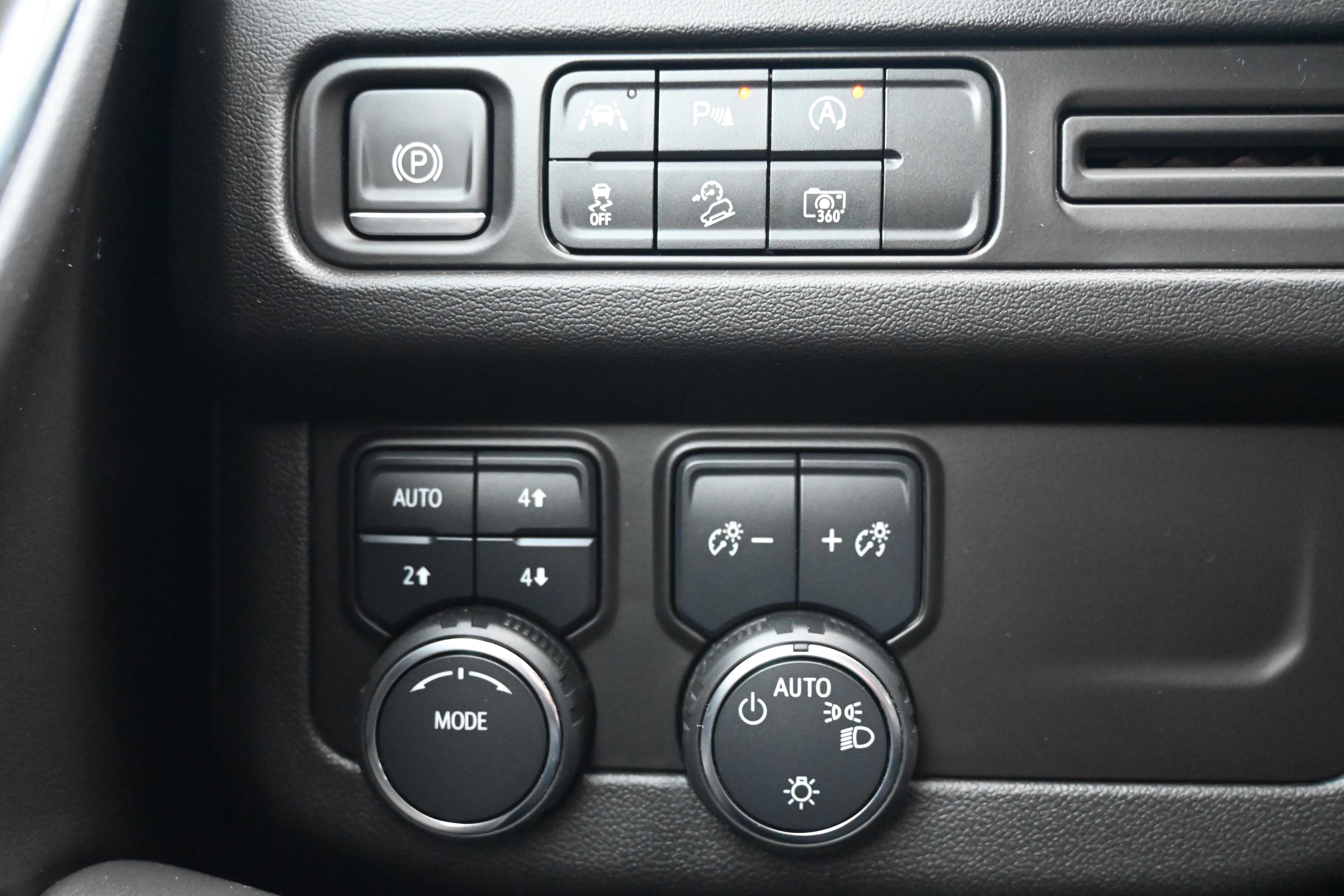 Used 2024 Chevrolet Tahoe Z71 w/ Luxury Package image 21