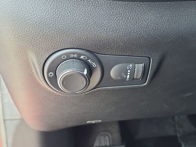 Used 2023 Jeep Compass Sport image 29